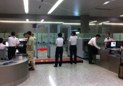 走近金屬探測門，讓你感受科技的力量
